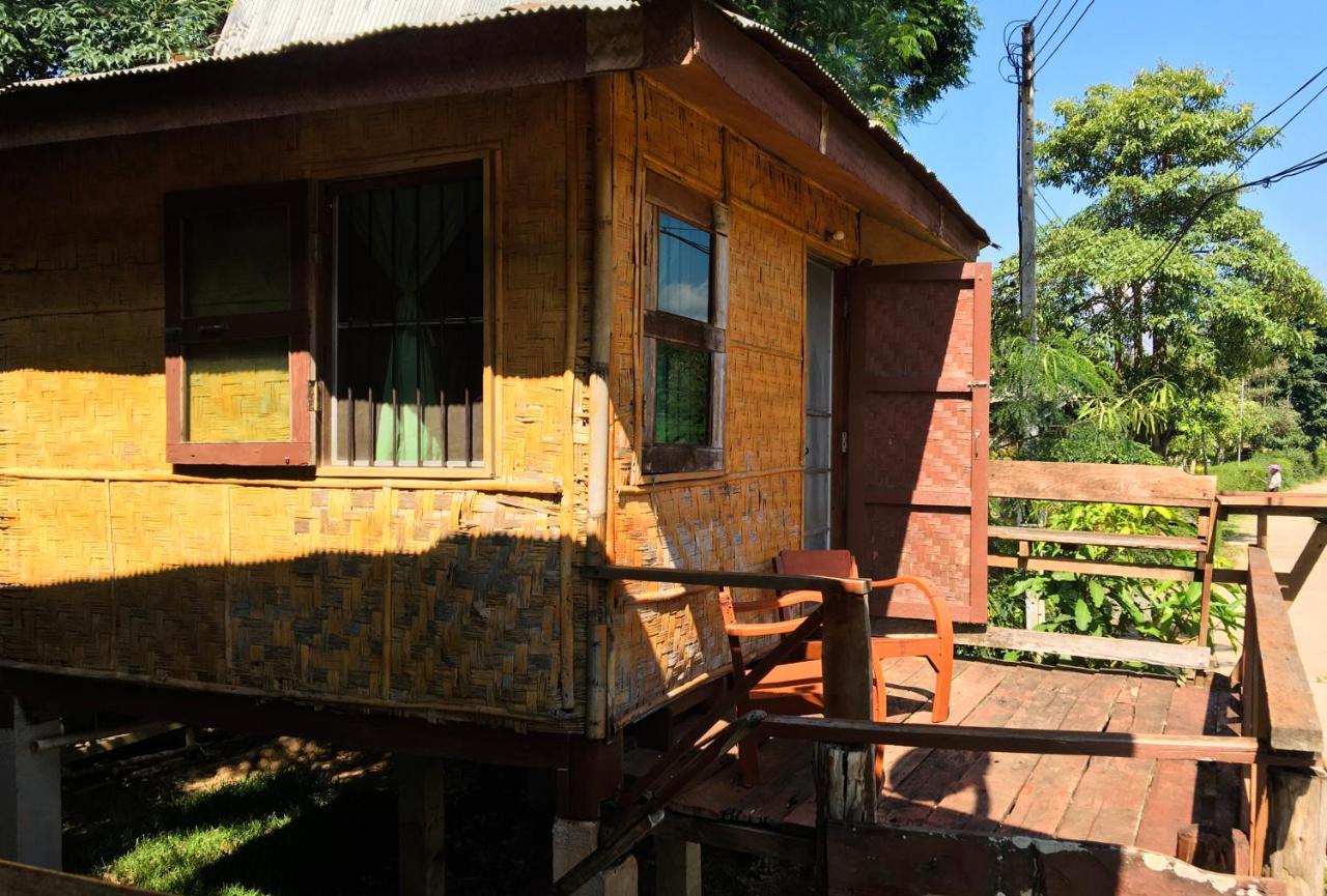 Golden Hut -Chill Bungalows In Town黄金泰式传统独栋小屋 빠이 외부 사진